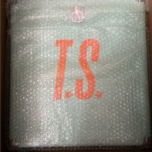 Taylor Swift The Life Of A Showgirl Vinyl Case NEW IN BOX